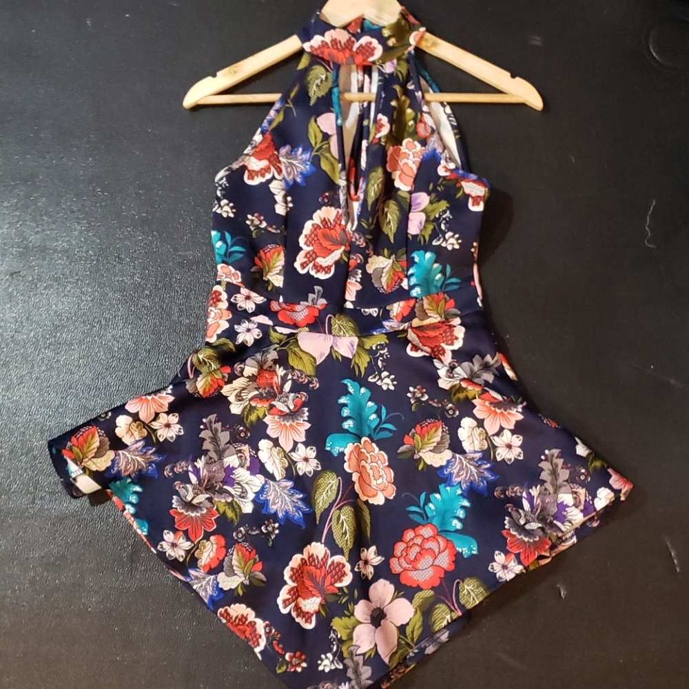 Cute floral dress w/shorts